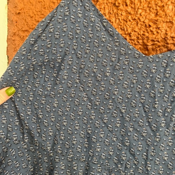 GAP Size Large Cami Dress Fit & Flare V-neck Blue Floral Smocked Back FLAWED - Picture 2 of 7